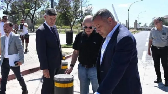 Ya funcionan los primeros bolardos hidráulicos de la ciudad