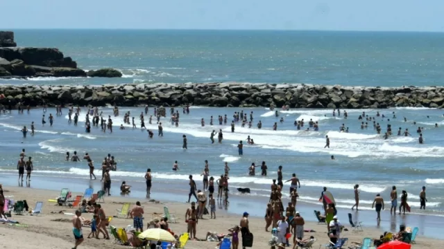 Mar del Plata, Buenos Aires, está colmada de turistas, con un 90% de ocupación
