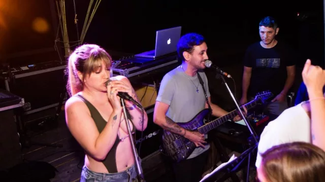 Arena, río, y nuevos sabores en Birikys Beach (nueva opción en Despeñaderos)