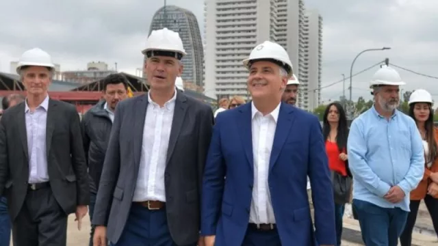 Llaryora y Passerini recorrieron el avance de obra del Concejo Deliberante