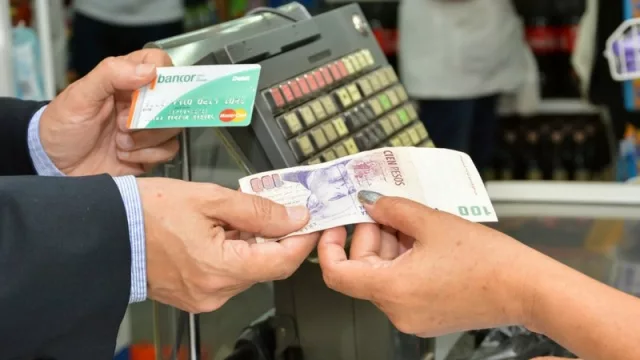 Bancos y tarjetas pivotean en comercios y súper para expandir su red (1 cajero automático=400 usuarios Cash Plus)