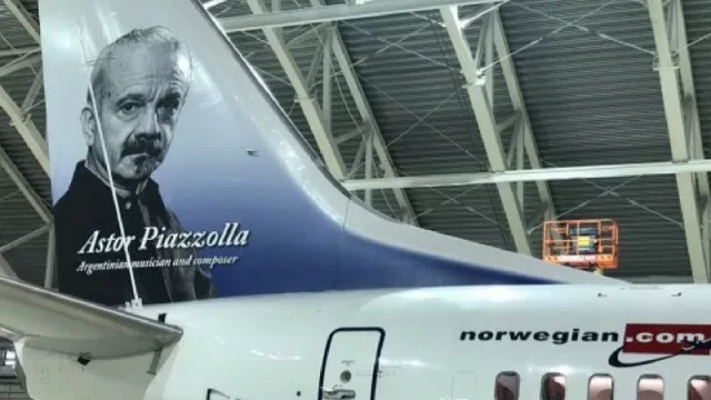 Propone a René Favaloro para el ala de cola de Norwegian