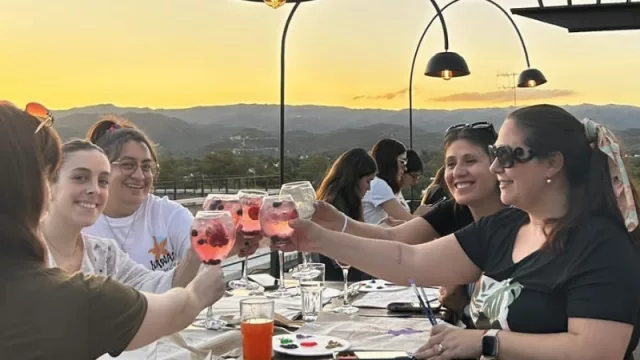 Pinta y brindá: Una experiencia creativa en Alta Gracia