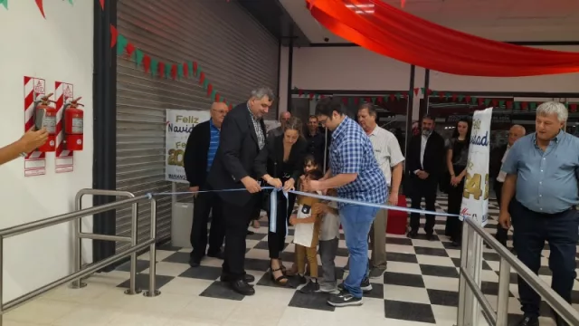 Mariano (siempre va por) Max: “con una inversión multimillonaria” abre su tercera boca en Jesús María (son 11 en la provincia) y se consolida en la región