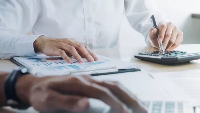 ¿Morosidad o educación financiera?: La mitad de los argentinos que piden préstamos online lo hacen para cancelar deudas 