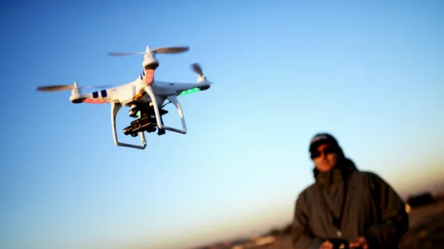 Es piloto matriculado de drones y advierte...
