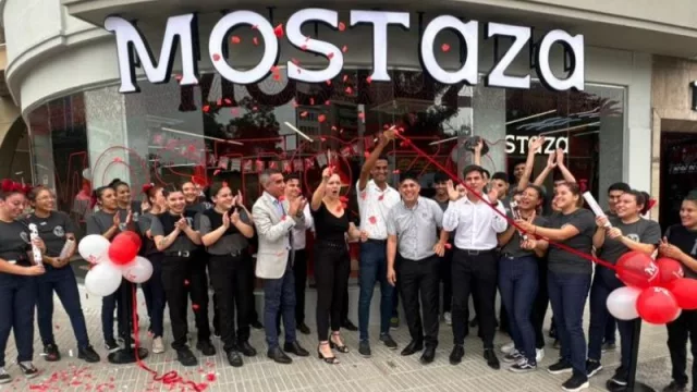 Mostaza copa el corazón de Nueva Córdoba con un local de 350 m2 frente a Plaza España (y compite con Mcdonald's con su “Open 24”)
