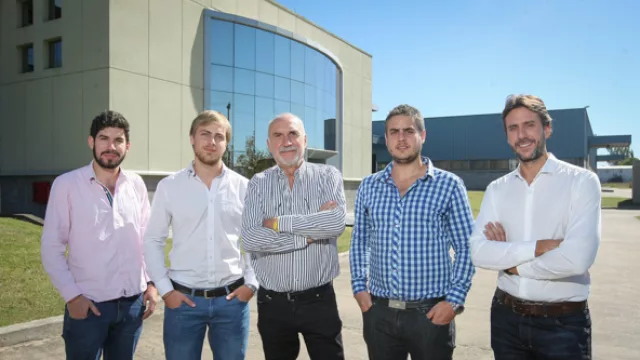 Roberto Torre (67), al centro, presidente de Tersuave. Lo rodean Felipe Torre, Pedro Calviño (hijo de Cristina Torre, hermana y socia de Roberto), Francisco Torre y Juan Pablo Torre.