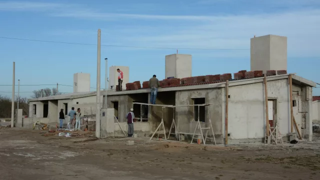 Por la alta inflación están en riesgo los planes de viviendas municipales del interior