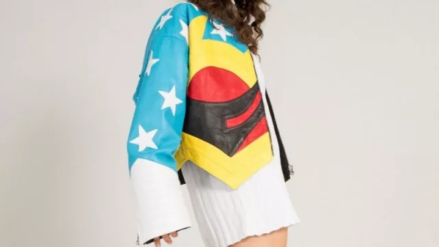 Positiva y colorista, así es la línea de ropa de Wonder Woman (diseñada por la catalana María Escoté)