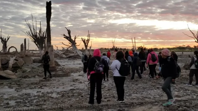 Senderismo: una actividad que crece exponencialmente en Ansenuza y se puede hacer durante todo el año