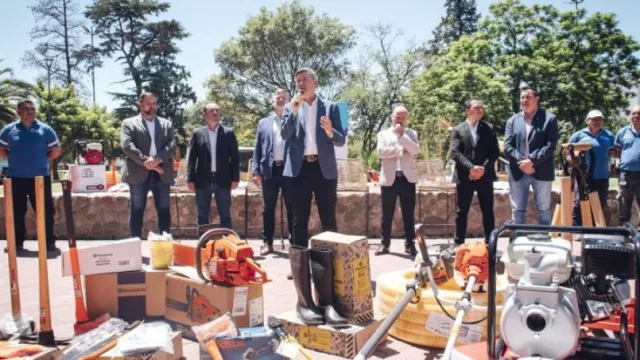 Passerini entregó equipamiento de trabajo y seguridad a los Centros Operativos