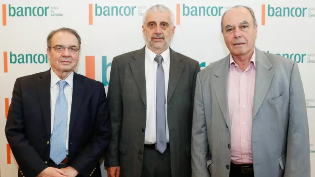 Horacio Parga, Hugo Escañuela y Ricardo Sosa presentes en la firma de convenio  Bancor con Bolsa de Comercio Cba