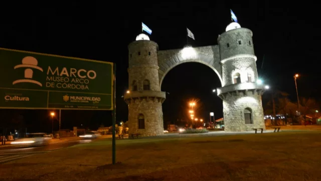 Desde la puerta de la ciudad, le cantamos a la Navidad