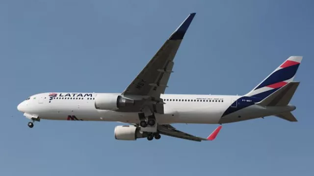 Latam Airlines terceriza servicios en UY: los desvinculados ganarían 30 % menos