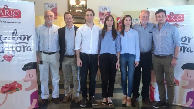 De izq. a der. Carlos, Juan, Pablo, Agustína, Victoria, Luis (padre) y Luis (hijo) Lagrutta