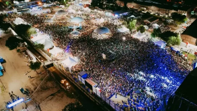 Un viaje por el mundo en 5 noches (más de 30 países y numerosos artistas en el Encuentro de Colectividades)