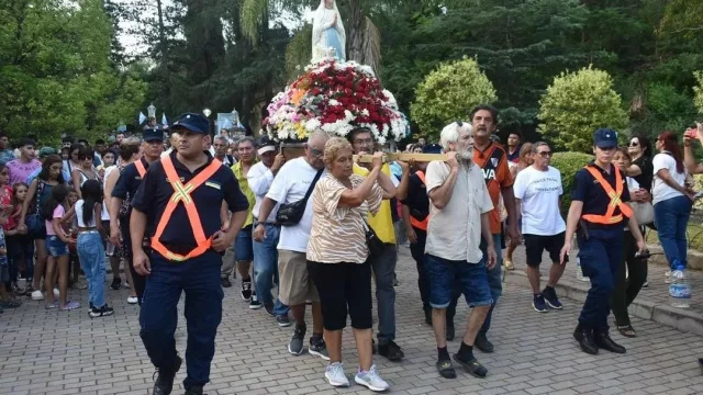 Procesión de Fe en la Virgen de Lourdes (más de 40.000 personas asistieron al Santuario de Alta Gracia)