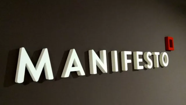 El restyling del logo de Manifesto es obra de Asistencia Creativa 
