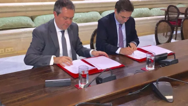 Mestre y Espadas Cejas, el alcalde de Sevilla, se comprometieron a trabajar juntos