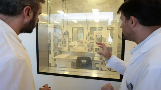 Andrés Fava, gerente industrial de Promedon, acompañó a IN durante la recorrida por la empresa. 