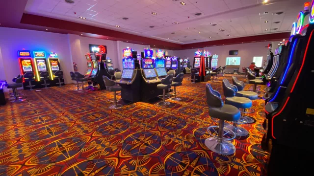 ¡Hagan sus apuestas! Que inauguró una sala de juegos (slots) en el Howard Johnson Piedras Moras