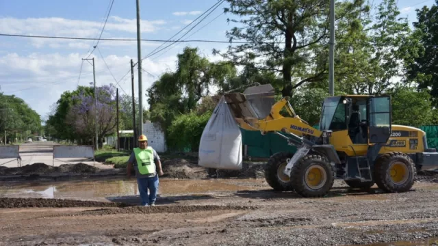 Mestre recorrió pavimentación de Villa Allende Parque