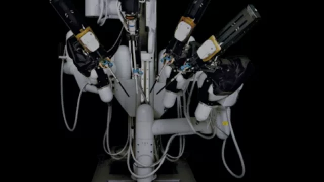 ¡Salven al Rey! ‘Da Vinci’, el robot que puede operar el cáncer de próstata de Carlos III: hay 3 en Argentina