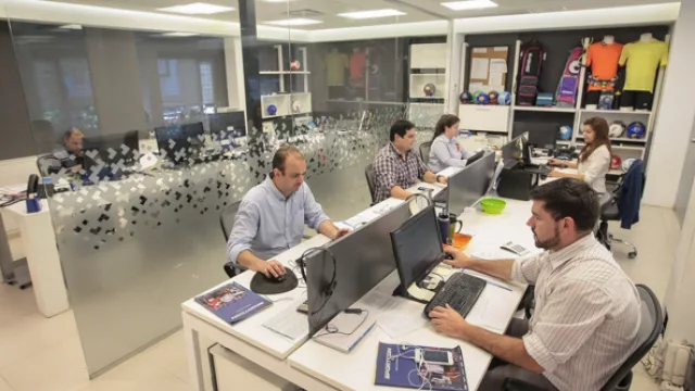 El área comercial de la empresa con base en la av. Armada Argentina.