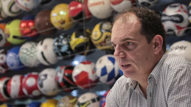 'Tuvimos un golpe de fortuna: Neymar pasó a jugar al PSG y nosotros tenemos la licencia del club francés para Brasil'.