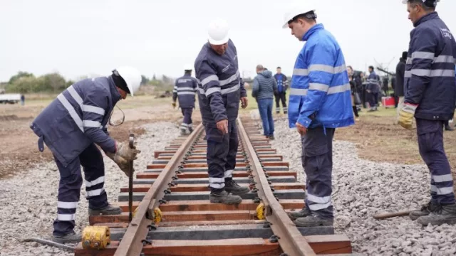 En tren a Chile: Circularis, la empresa que fabrica durmientes con plástico reciclado, acelera (quiere cruzar la Cordillera)
