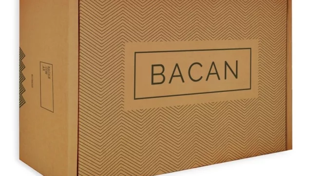 Bacan empieza a distribuir sus cajas en Córdoba (comprando ropa por internet)