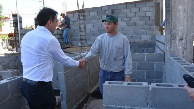 Mestre visitó las obras en 3 polideportivos