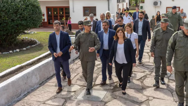 Patricia Bullrich anunció prácticas profesionales para gendarmes de  Jesús María (recorrió la Escuela de Suboficiales y se reunió con Intendentes)