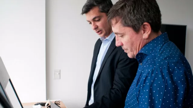 Son dueños de la empresa que hace las elecciones en Estonia. Allí el 32% del voto es por internet.