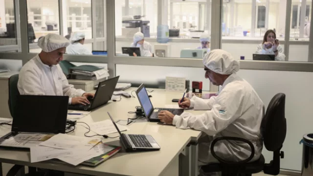 En la empresa trabajan alrededor de 350 personas.