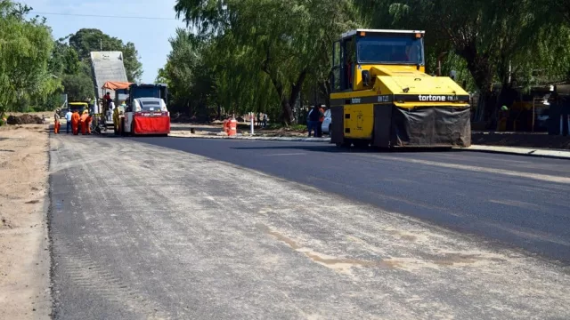 Río Cuarto: avance de obra sobre el acceso a Ruta 30 (duplicación de calzada que mejora la accesibilidad a la ciudad)