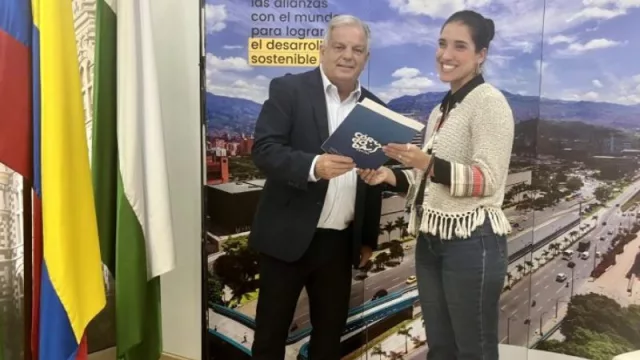 La Municipalidad intercambió experiencias de movilidad urbana, salud pública, seguridad e innovación con el Gobierno de Colombia