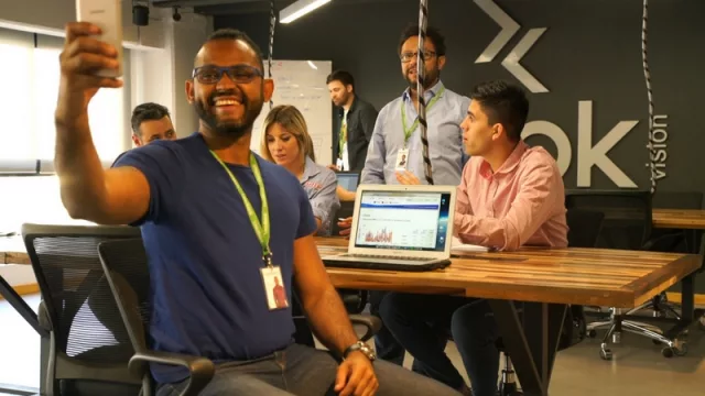 Tienen capacitaciones permanentes en Google Buenos Aires, San Francisco donde visitan Facebook, Google, Airbnb, Uber entre otras.