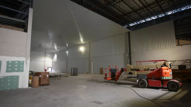 En dos meses estará lista una nueva línea de soplado y envasado en una nave de 1.000 m2.