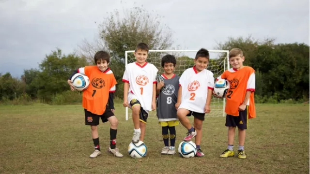 Naranja se la jugó: equipará 86 potreros en todo el país