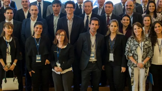Trabajan para que los emprendedores de todas las provincias también puedan crear su empresa en un día