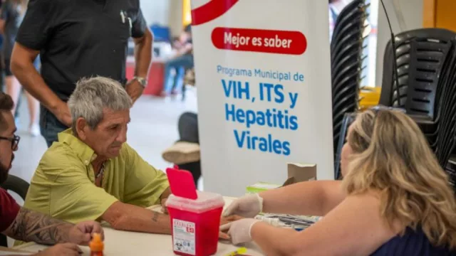 “Mejor es Saber”: el programa municipal que ofrece testeos gratuitos de VIH, ITS y Hepatitis Virales