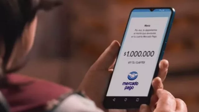 Las buenas acciones garpan: Mercado Pago premió a las personas que encontraron plata y la devolvieron (una campaña de GUT)