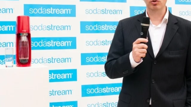 “A la mierda con las botellas de plástico”: con este eslogan llega Soda Stream (el Netflix de las gaseosas)