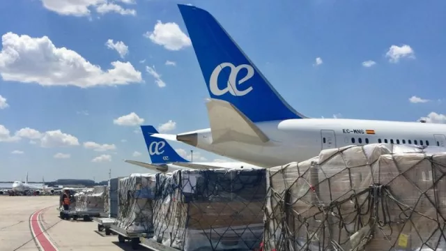 Vos podés ir arriba y tu carga va abajo, los dos rumbo a Madrid (Air Europa incentiva el transporte de carga)