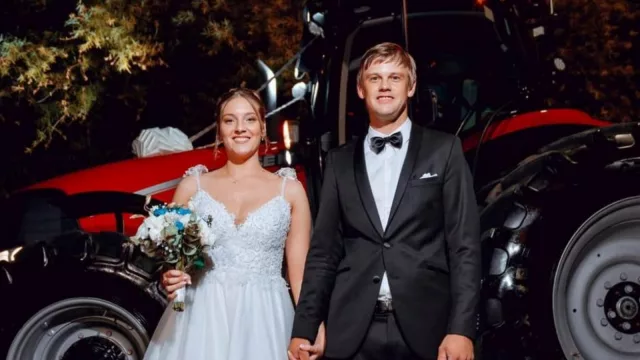 ¡Vivan los novios! El caso de una pareja de Villa María que llegó para dar el sí en un tractor (el Puma 230 de Case IH)