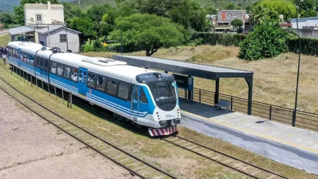 El que sale a la hora 16 (y a otras horas, también): cómo opera y qué recorridos realiza el Tren de las Sierras (el tramo más caro a $ 160)
