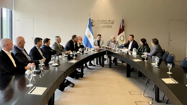 Diputados de Hacemos Unidos se comprometen con el G6 Córdoba a votar la Ley Bases (no estuvo Ale Torres, pero...)