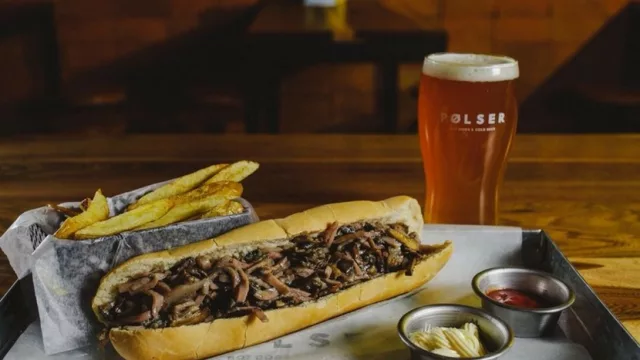 Polser ya cocina panchos gourmet en Güemes (8 variedades + cerveza artesanal)